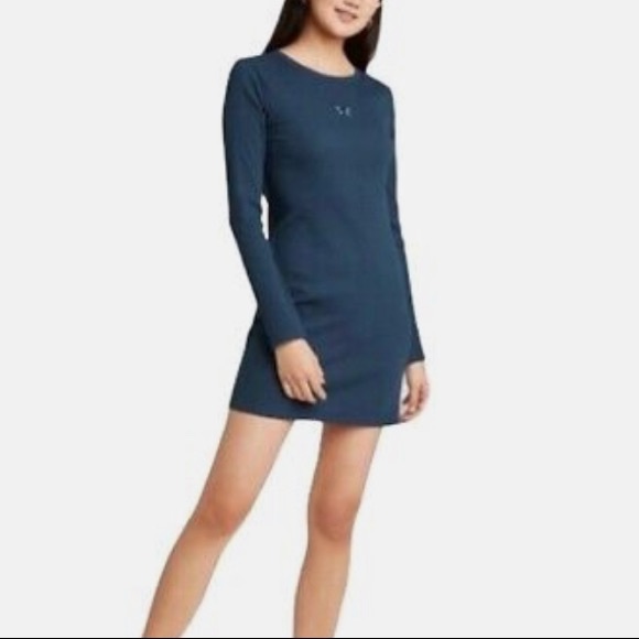 Blue dress with butterfly - Picture 1 of 3